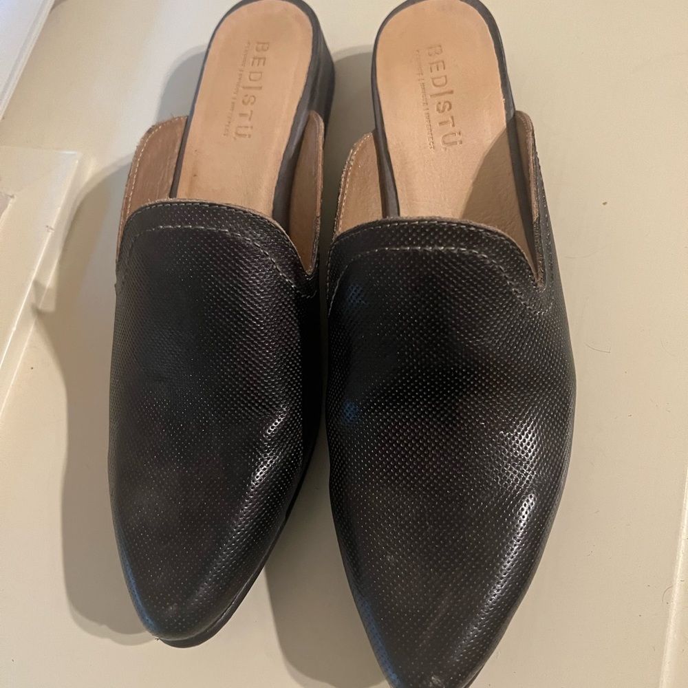 Women’s Bedstu Black Leather Mule Size 8.5